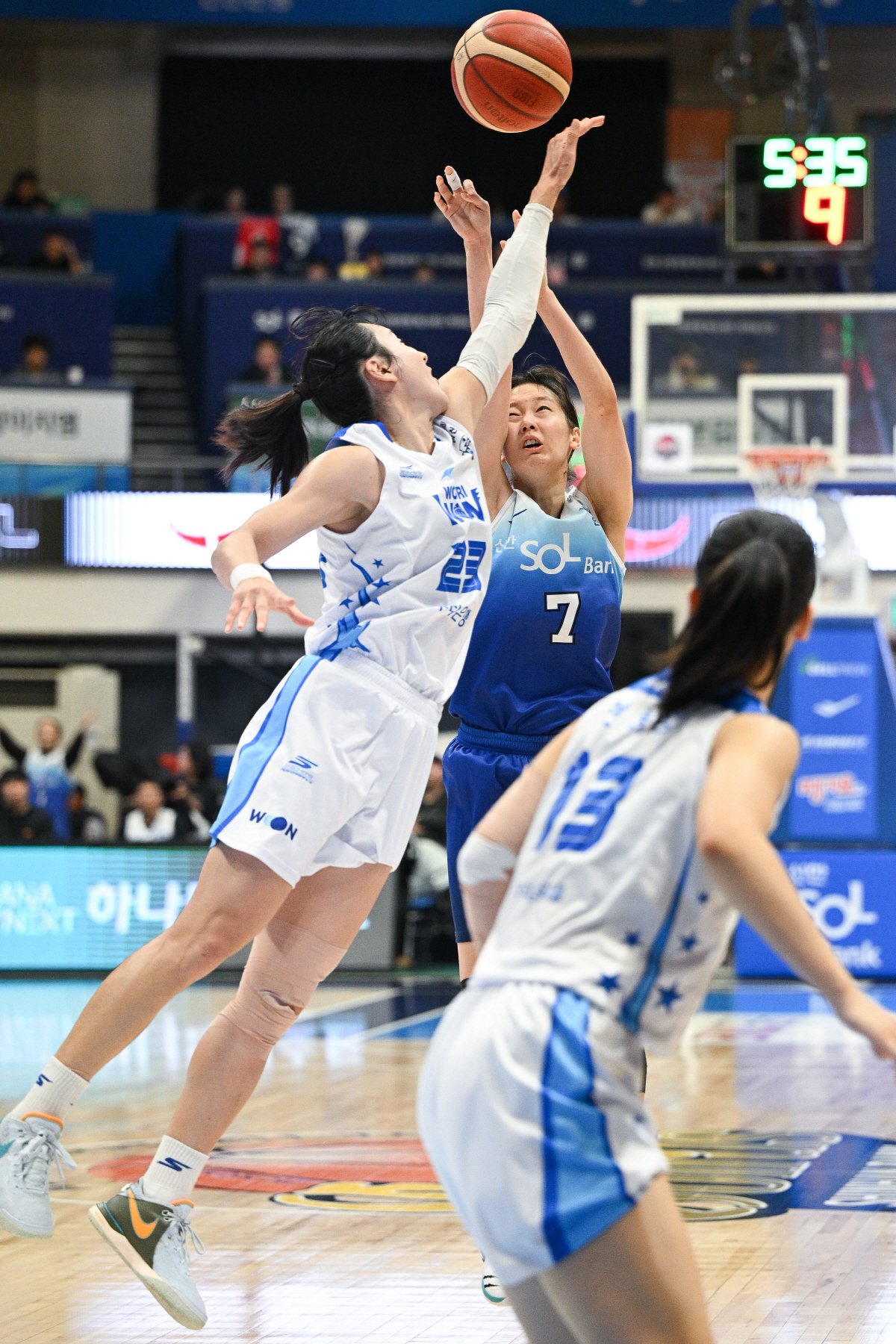 우리은행, 김단비 앞세워 신한은행 꺾고 3연승 이어가