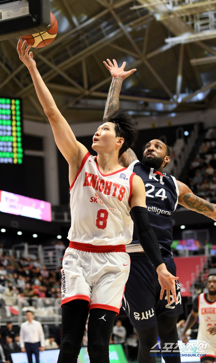 'KT킬러 맞네' SK, 용병 1명 KT 잡고 연승 시동…KT와의 맞대결 8연승 질주