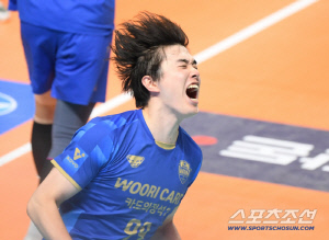 자신들을 키워준 은사를, 적으로 만난다...너무 중요한 경기, 무조건 이겨야 한다