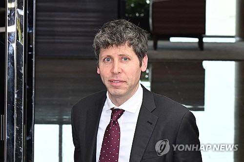 (서울=연합뉴스) 이진욱 기자 = 챗GPT 개발업체인 오픈AI의 샘 올트먼 최고경영자(CEO)가 1일 서울 강서구 서울김포비즈니스항공센터(SG[255220]BAC)를 통해 방한하고 있다. 2025.10.1 [공동취재] cityboy@yna.co.kr