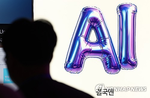 (서울=연합뉴스) 김성민 기자 = 15일 서울 강남구 코엑스에서 열린 'AWS(아마존웹서비스) AI 인더스트리 위크'에서 관람객들이 전시를 둘러보고 있다. 2025.10.15 ksm7976@yna.co.kr