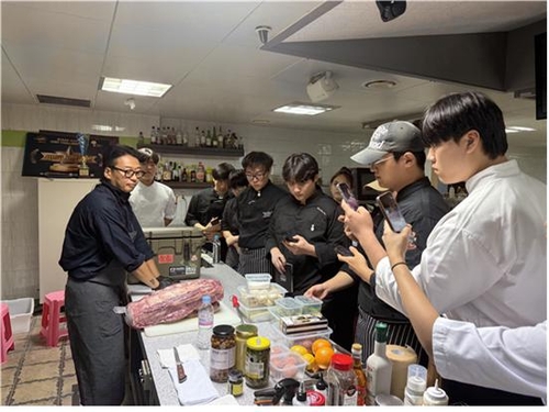 부산 청년 셰프들이 만든 명품 식사 지역사회 공헌자에게 대접