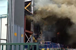 화성 동탄산단 공장 리모델링 현장서 불…3명 경상