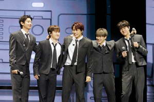 엑소, 내달 새 앨범 '리버스'…