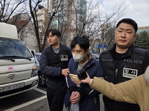 모친 살해한 20대 아들 구속심사…혐의 인정하나 묻자 "네"