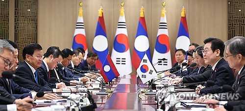 (서울=연합뉴스) 김도훈 기자 = 이재명 대통령과 통룬 시술릿 라오스 국가주석이 15일 용산 대통령실에서 정상회담을 하고 있다. 2025.12.15 superdoo82@yna.co.kr