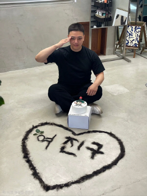 여진구, 오늘(15일) 카투사 입대...짧게 자른 머리 공개 