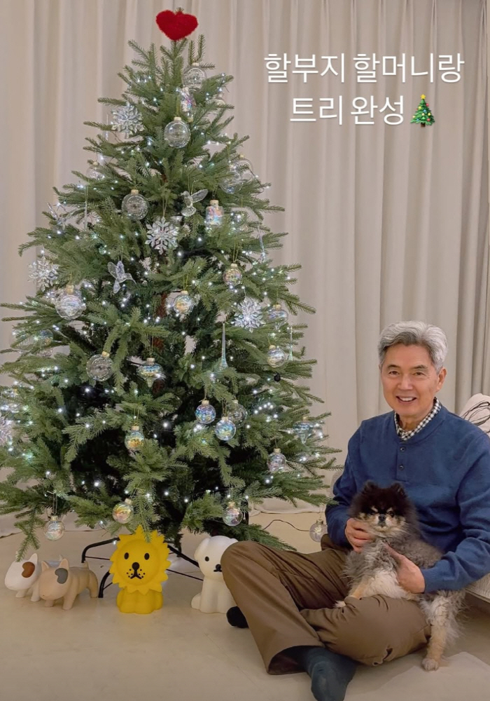 성유리, 훈남 교수父 근황 공개..여전한 영화배우 비주얼 '깜짝'