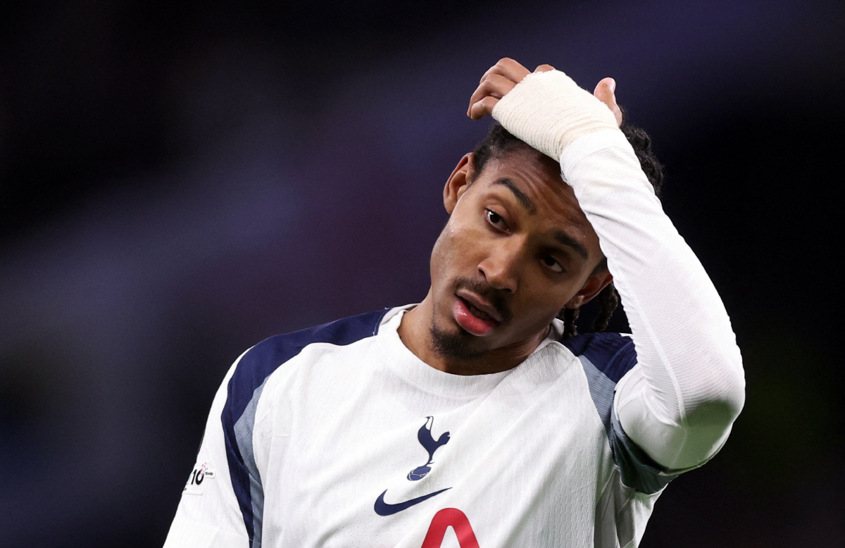 손흥민 떠나니 유니폼 집어던졌다! '붕괴된 위계질서' 논란 투성이…쏘니 …