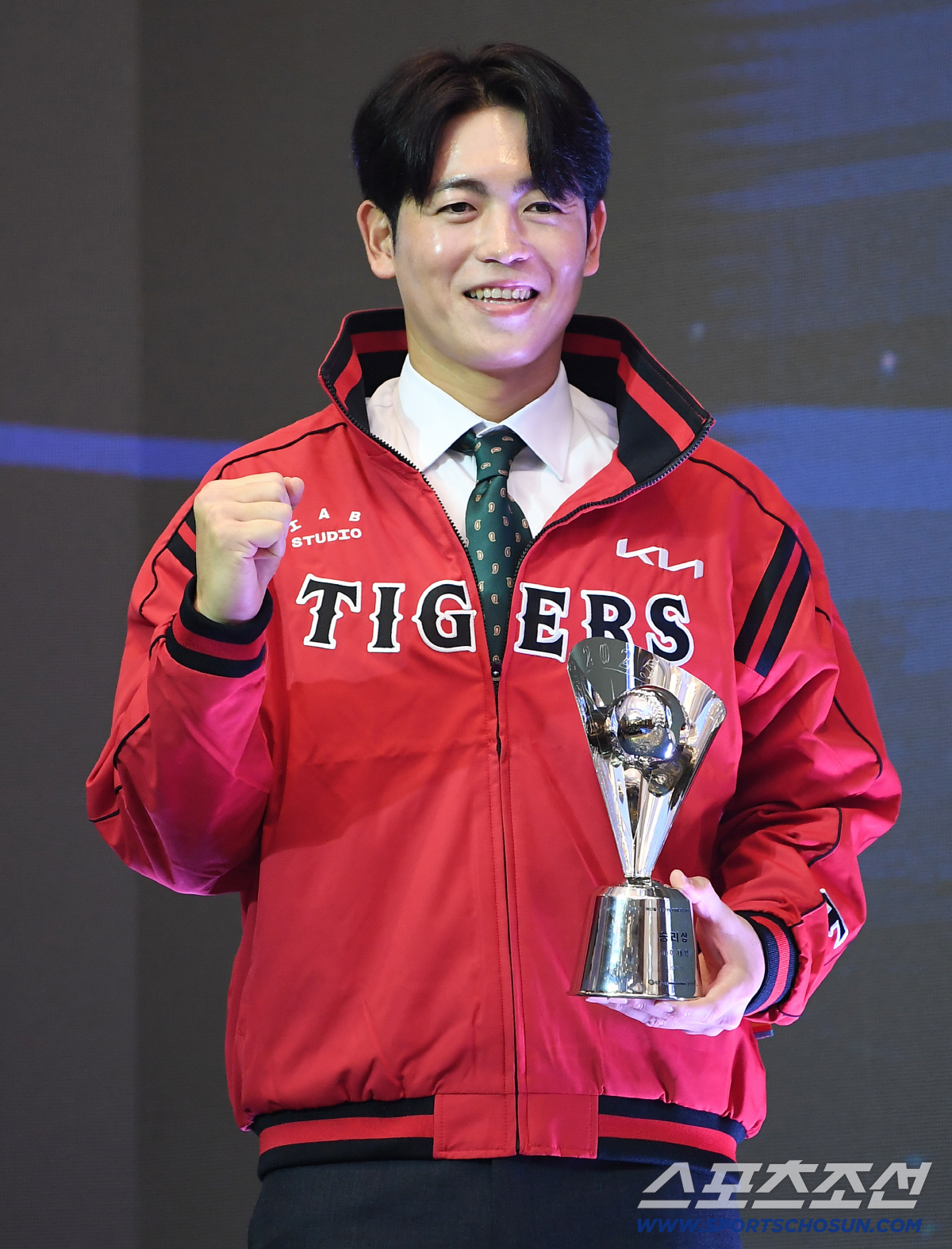 "한화 떠나 진짜 마음 아프지만"…35살 베테랑의 승부수, KIA 9위 …