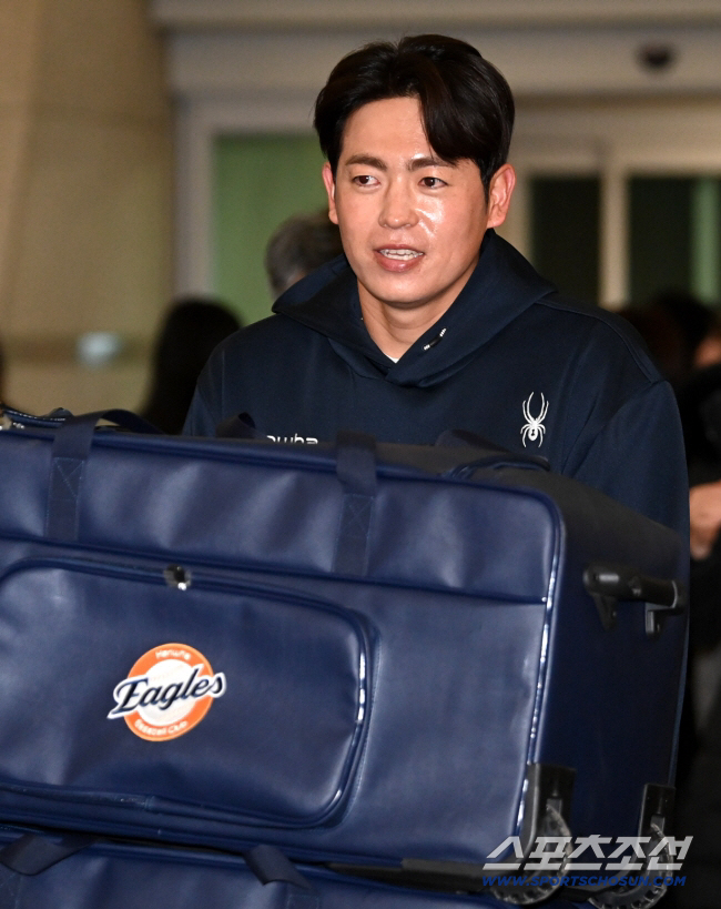 "한화 떠나 진짜 마음 아프지만"…35살 베테랑의 승부수, KIA 9위 …