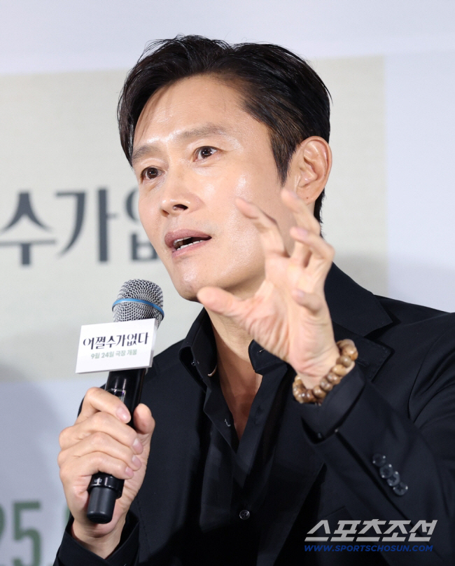 이병헌, 리암 니슨과 어깨 나란히..美뉴욕타임즈 선정 '2025 최고 영…