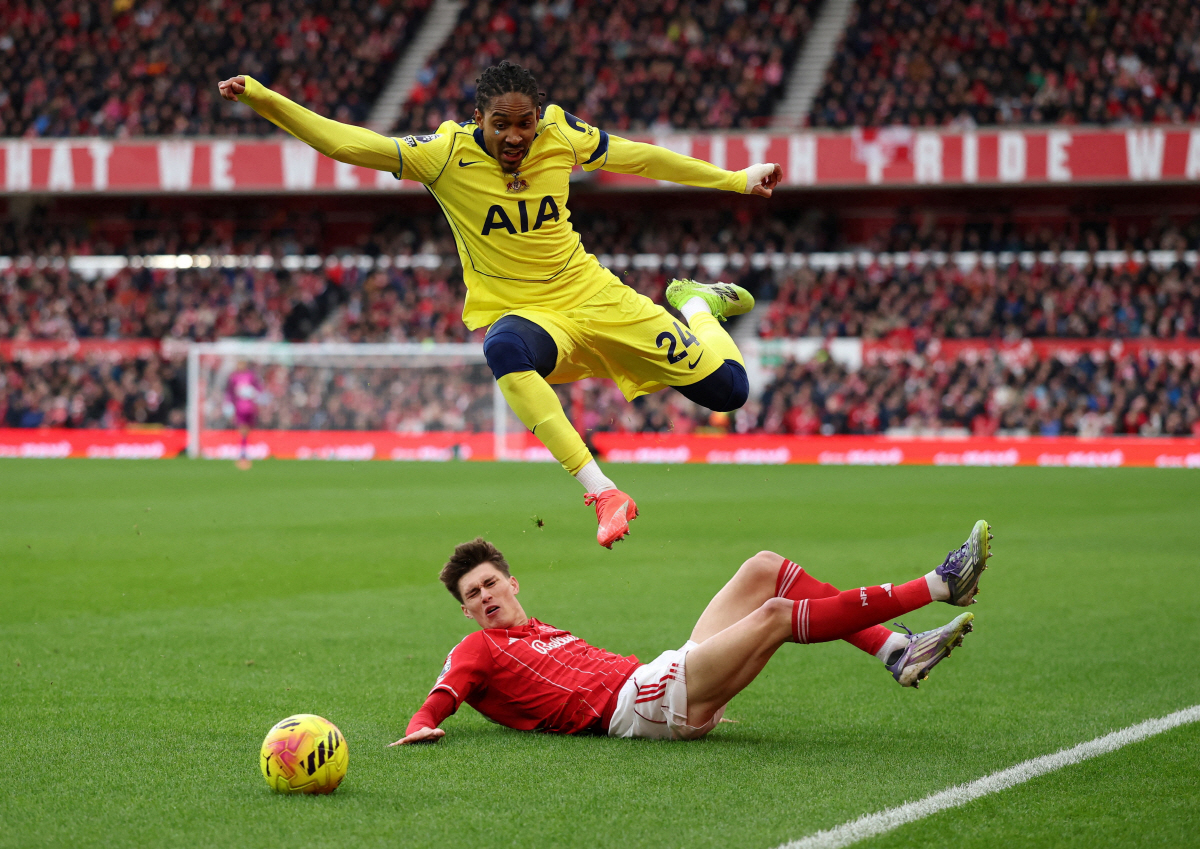 또또또 토트넘 초대형 논란, '감독 패싱' 문제아→불만 폭발→유니폼 땅에…