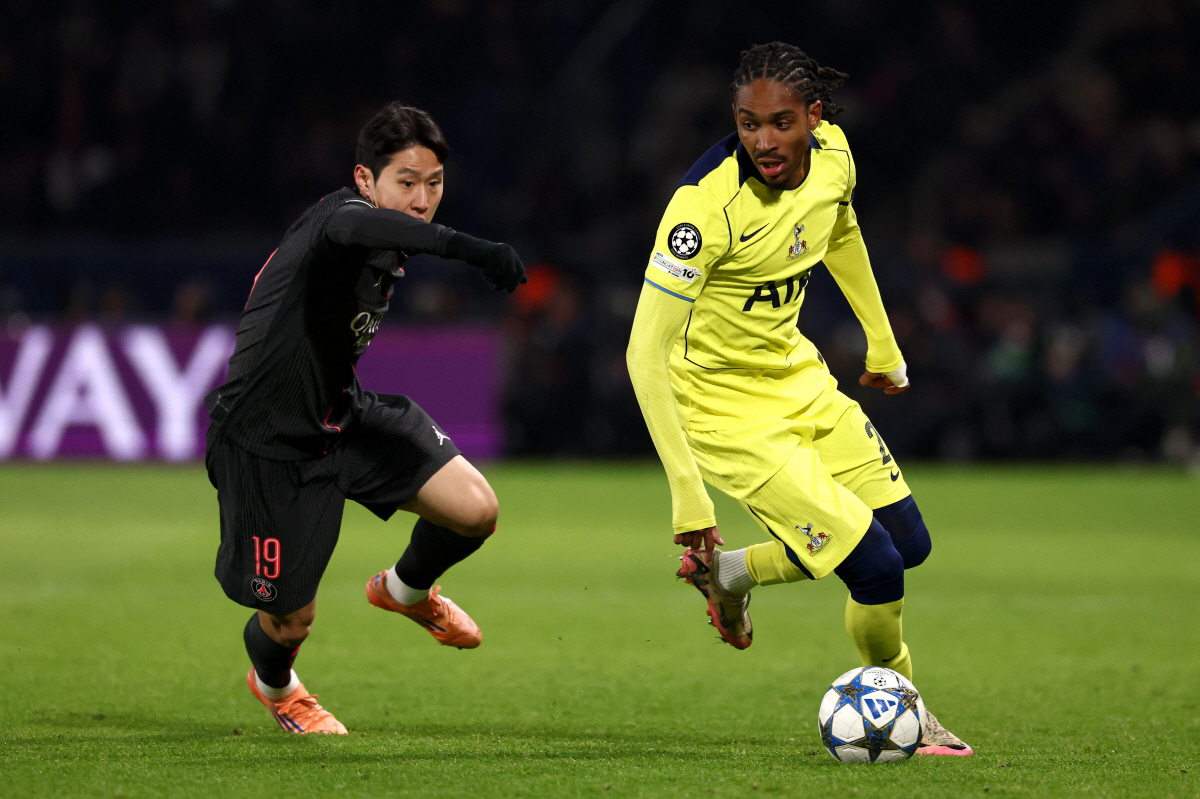 또또또 토트넘 초대형 논란, '감독 패싱' 문제아→불만 폭발→유니폼 땅에…