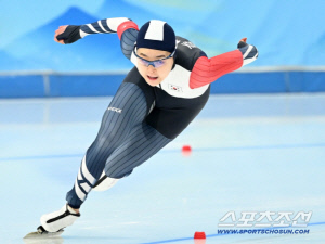 '빙속 간판' 김민선, 올 시즌 첫 메달 수확→월드컵 500m 동메달...이나현은 4위
