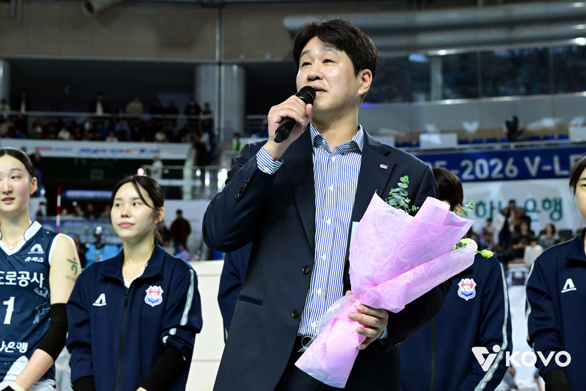 우승 뒤 인고의 시간, 결과는 '역사'였다…'女배구 최다승 사령탑' 도로…
