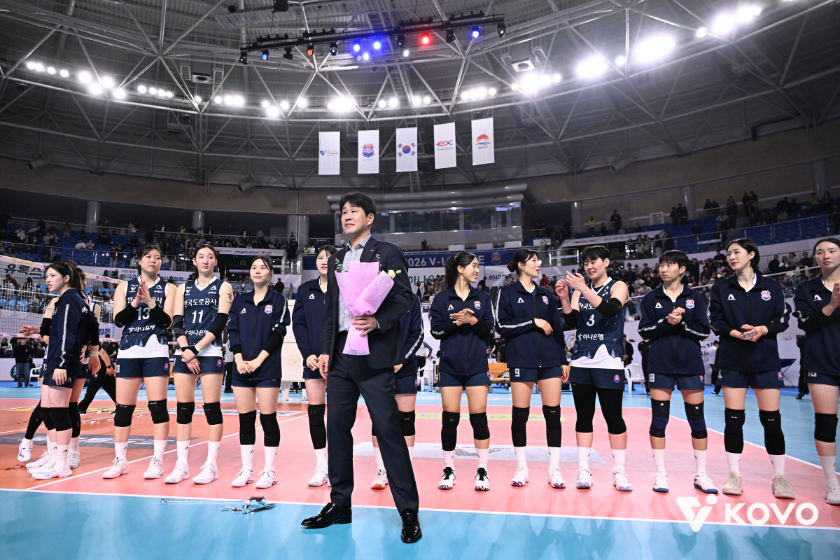 우승 뒤 인고의 시간, 결과는 '역사'였다…'女배구 최다승 사령탑' 도로…