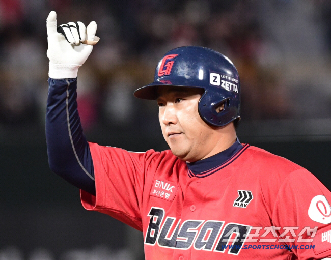 [공식발표]'소문이 사실이었다' 1476G 롯데맨, 끝내 우승 염원 못풀…