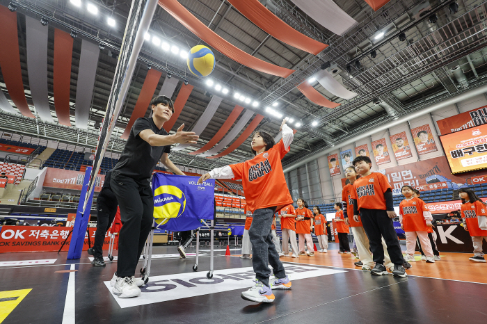 "배구 저변 확대 노력하겠다"…OK저축은행, 부산 OK선수단과 함께하는 배구한마당 행사 성료