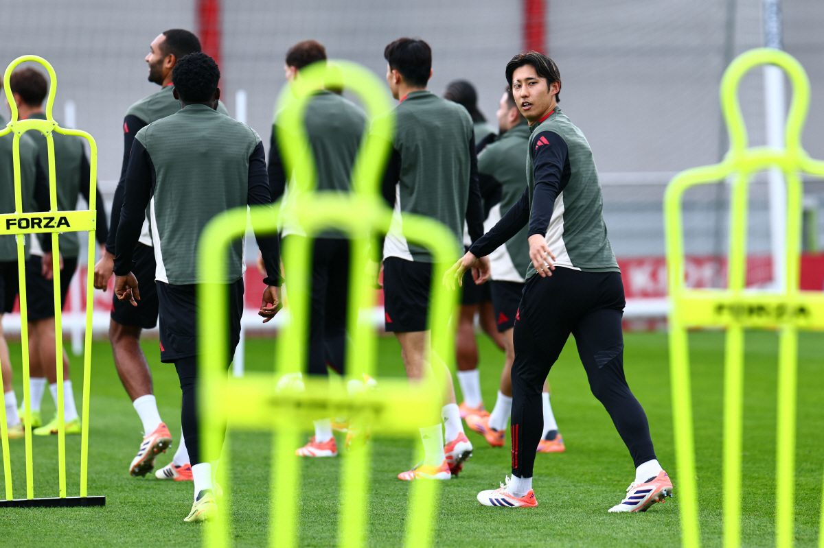 '대충격' 김민재 자리 日에 강탈! 9개월만 선발 복귀…수비수 전부 돌아…