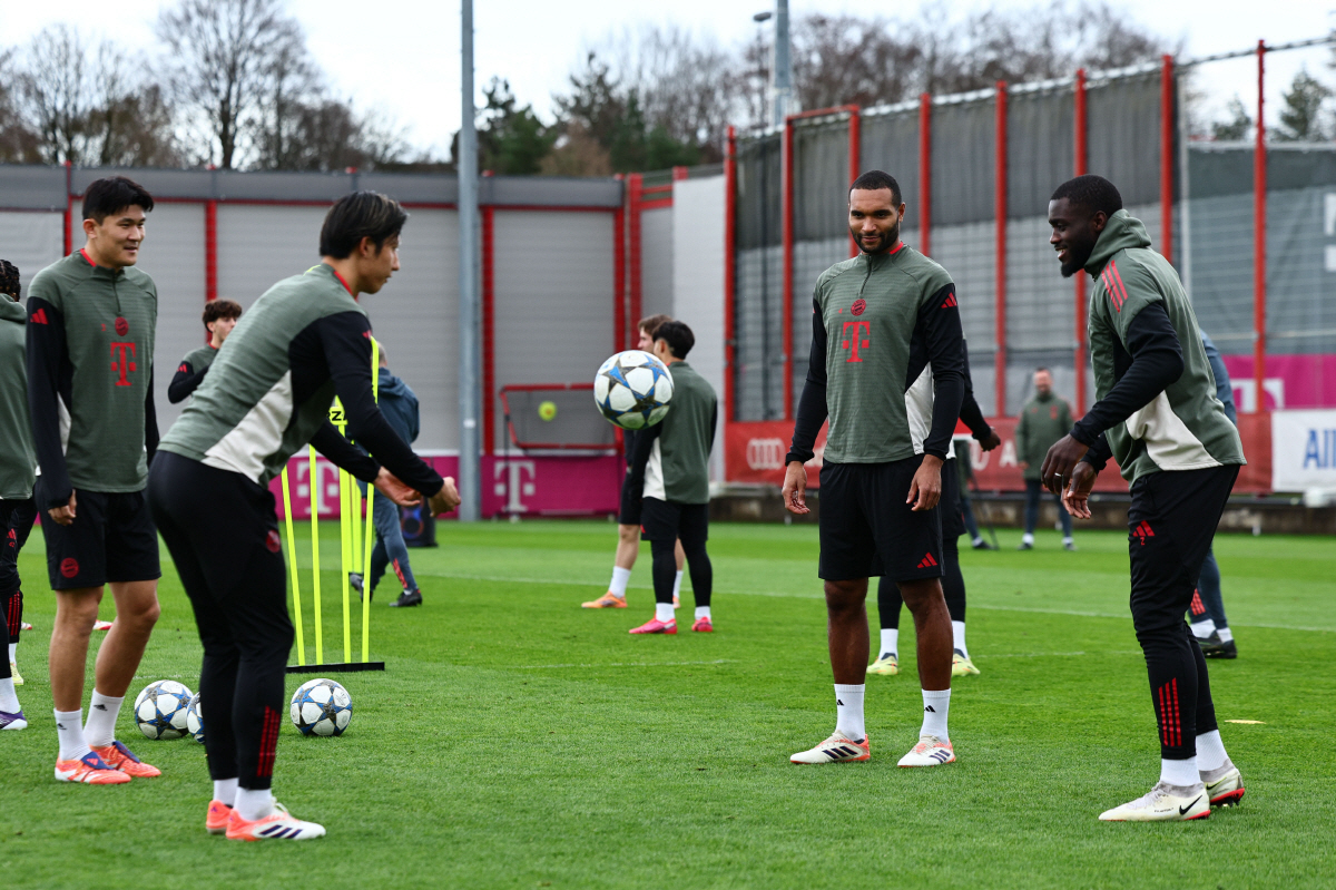 '대충격' 김민재 자리 日에 강탈! 9개월만 선발 복귀…수비수 전부 돌아…