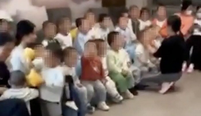 中 억만장자, 美서 대리모로 자녀 100명 이상 출산…"머스크와 사돈 희…