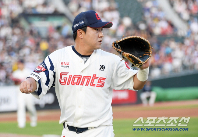 "롯데에서 함께해 영광, 사랑 돌려드리겠다" …1476G 자이언츠로 뛰었…