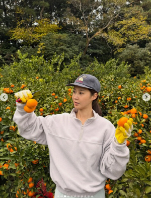 소녀시대 유리, '제2의 이효리' 따로 없네…제주서 귤 따는 청년농부 일상