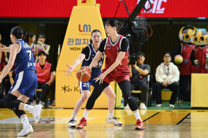 7경기만에 출전한 박지수 발판삼은 KB스타즈, 삼성생명 3연패로 밀어넣으며 3연패 탈출