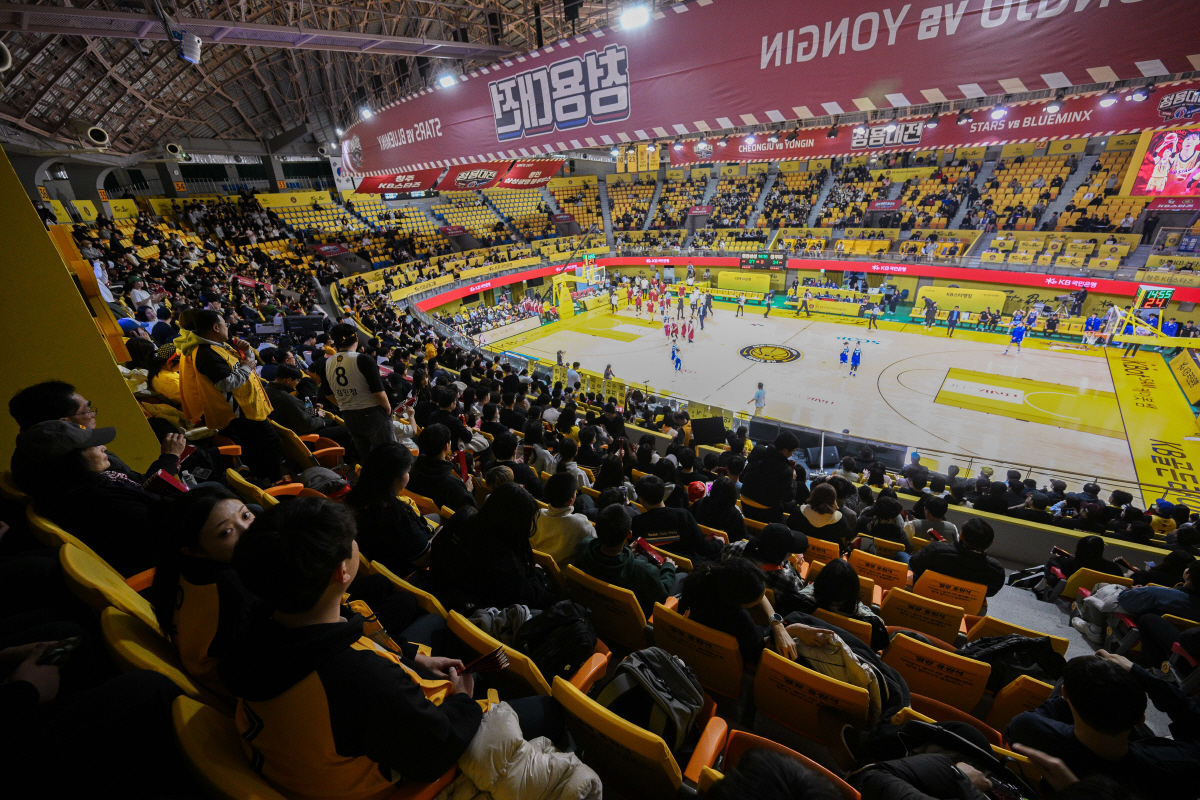 7경기만에 출전한 박지수 발판삼은 KB스타즈, 삼성생명 3연패로 밀어넣으…