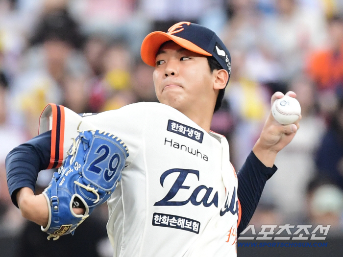 '캠프 탈락→KS 등판' 반전 스토리, 이제는 신무기까지 장착한다…"3년 차, 어린애 아닌 보여줘야하는 시즌" [인터뷰]