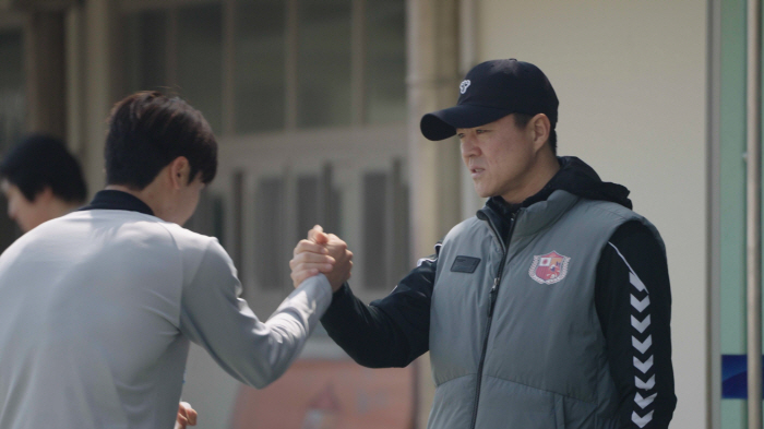 턱걸이 잔류→3위 대도약, '최연소+초보' 꼬리표 달고 K3 포천 반등 이끈 김준태 감독