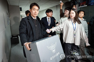 통일교 등 압수수색 15시간만 종료…회계자료·휴대전화 확보