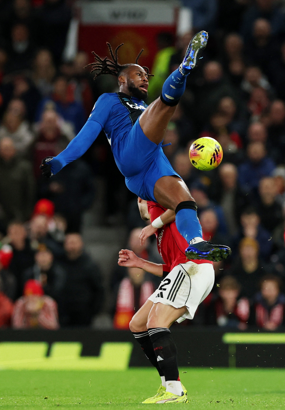 "충격!" 분노 폭발 '멱살잡이' 나왔다…맨유 에이스 '대규모 난투극' …