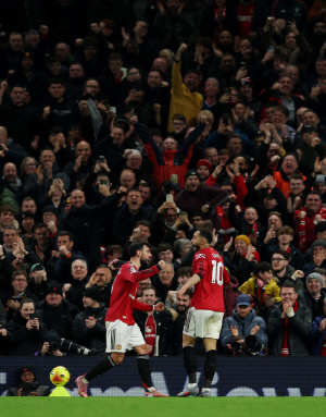 '1-0→2-1→2-3→4-3→4-4' 자동문 수비 맨유, 역대급 난타전 끝에 본머스와 무승부…이런 막장 또 없습니다[EPL 리뷰]