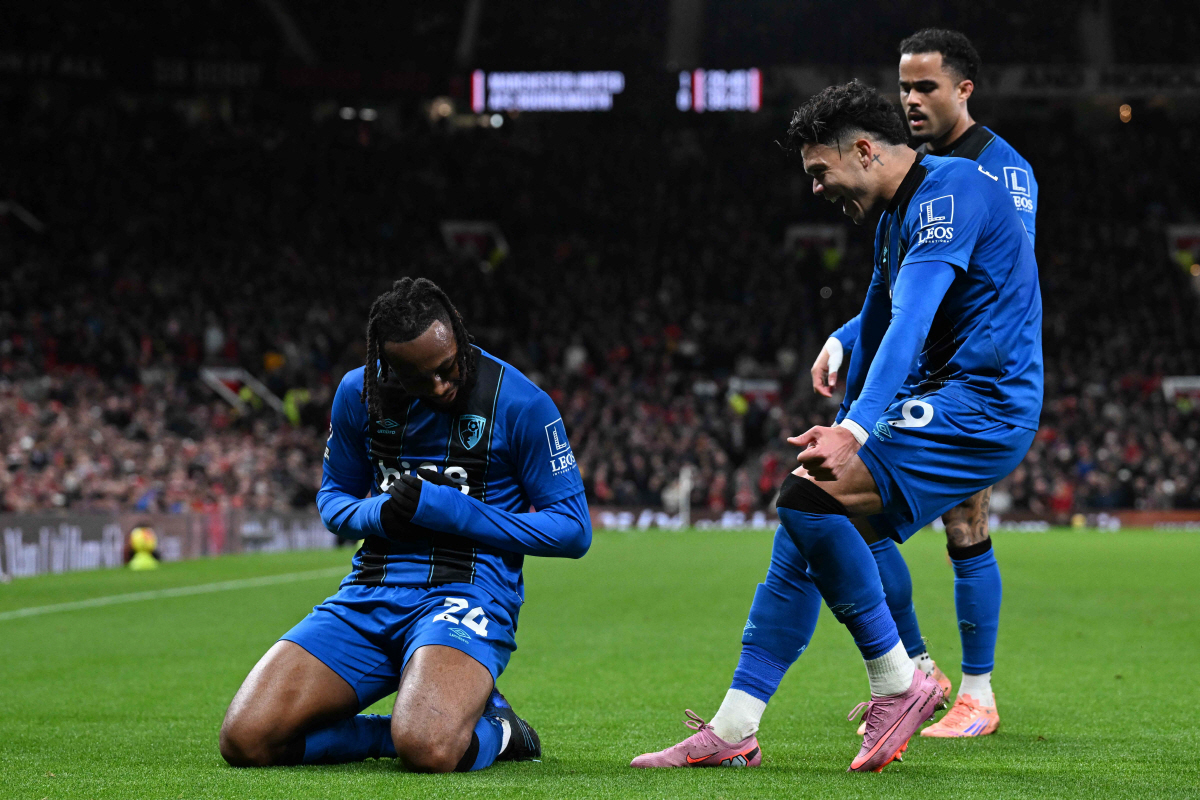 '1-0→2-1→2-3→4-3→4-4' 자동문 수비 맨유, 역대급 난타전…