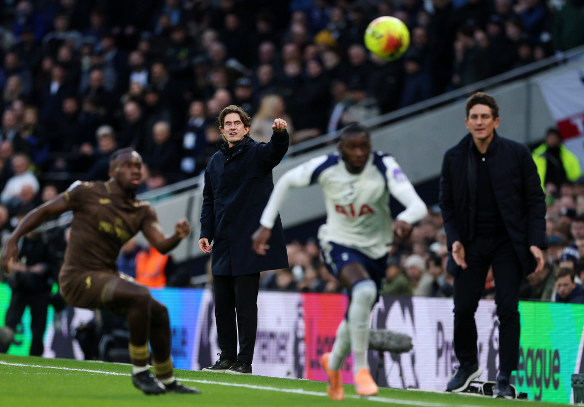 英 단독보도! "프랭크 감독 경질은 없다", 충분한 시간 부여+전폭적인 …
