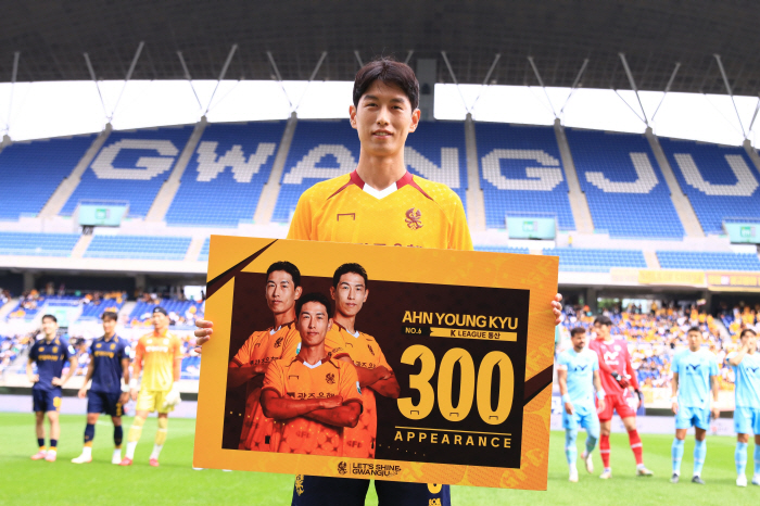 [오피셜]'뒤숭숭' 광주FC의 문단속, 리빙레전드 안영규와 2027년까지 연장계약