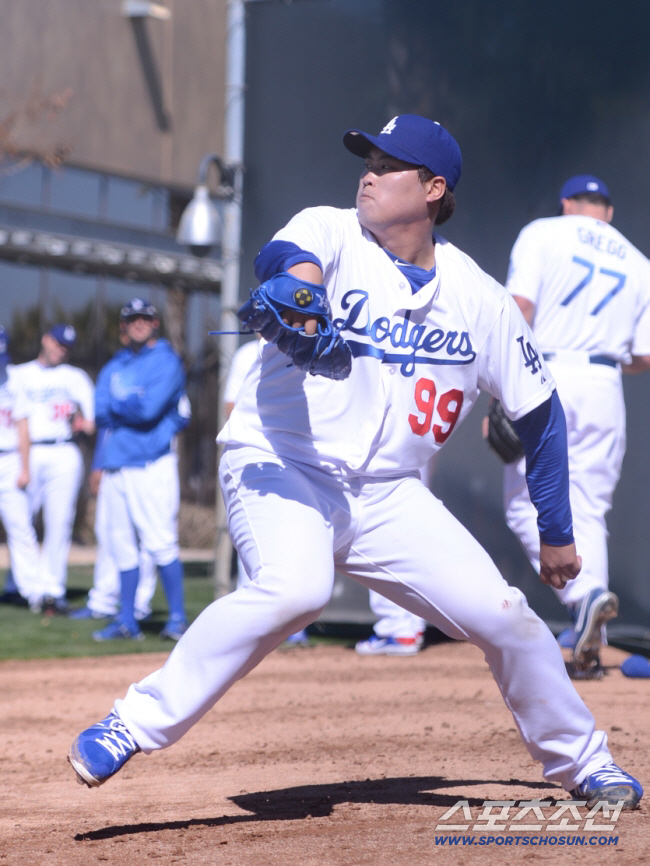 야마모토보다 류현진! ML이 인정했다…"커쇼 시대 다저스 올스타 4선발"