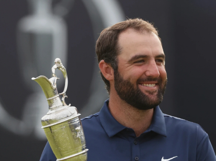 "가장 쉽지 않은 건 꾸준함" 스스로를 칭찬한 최고 골퍼, 타이거 우즈와 어깨 나란히…, 셰플러, 4년 연속 PGA 투어 올해의 선수