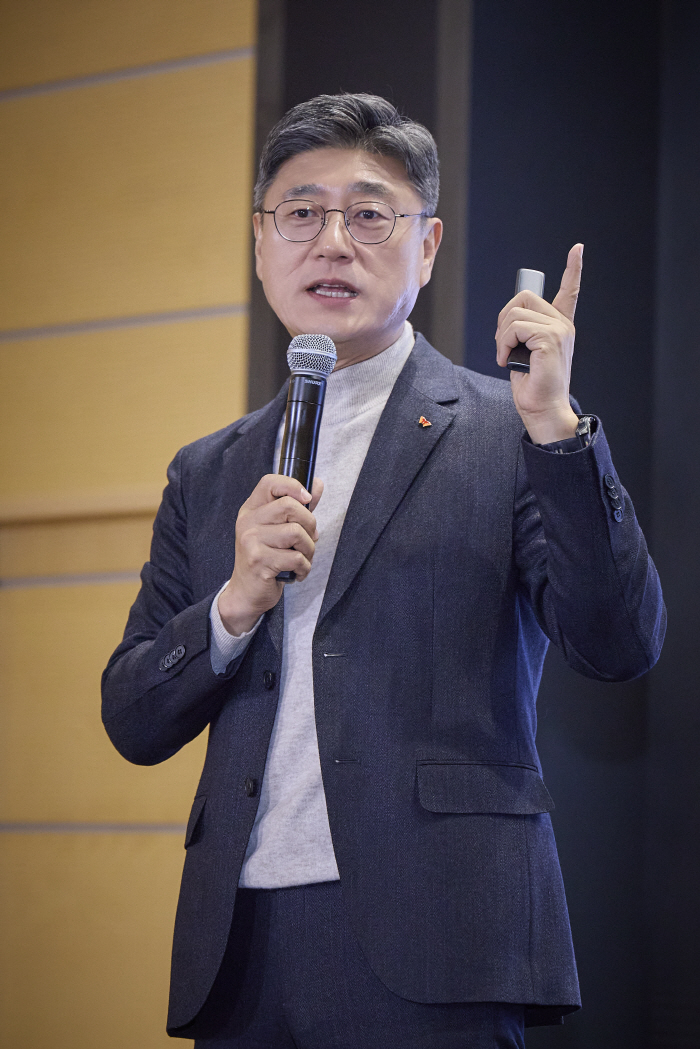 정재헌 SK텔레콤 CEO "나는 변화관리 책임자"…통신·AI 체질 개선 주문