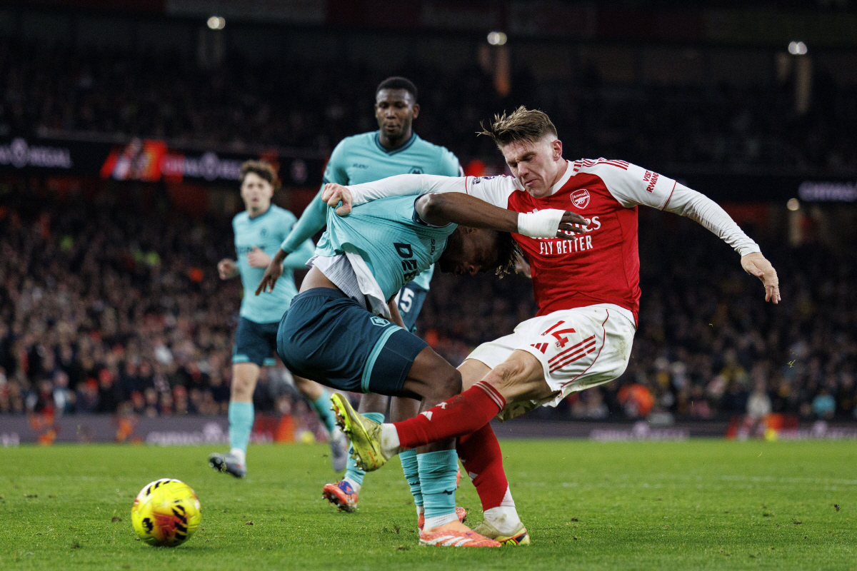 '아! 여자친구 버리지 말걸' 감싸고만 도는 감독, 1등팀서 최악의 부진…