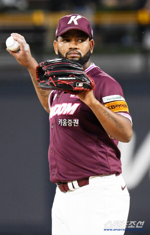 키움 횡재, 20승 에이스 알칸타라 단돈 90만달러 재계약...논란의 가나쿠보도 확정 [공식발표]