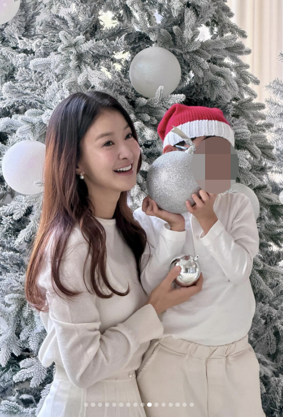 '이혼' 이시영, 1.9kg 미숙아로 태어난 딸 40일 촬영 "첫 가족사…