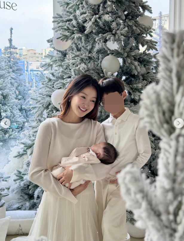 '이혼' 이시영, 1.9kg 미숙아로 태어난 딸 40일 촬영 "첫 가족사…