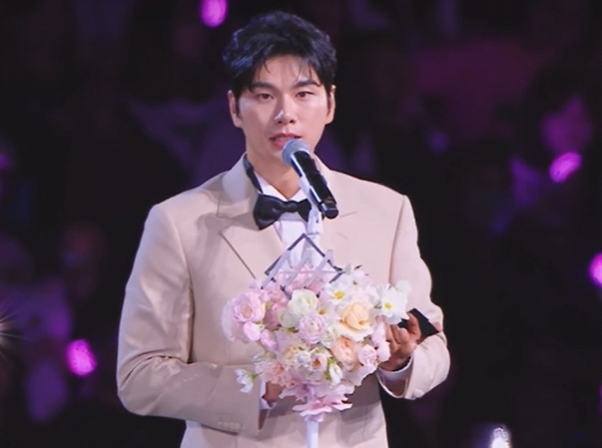 "유재석이 윗선이냐" 이이경, 시상식 저격 이유 공개…'놀뭐' 하차 갈등…