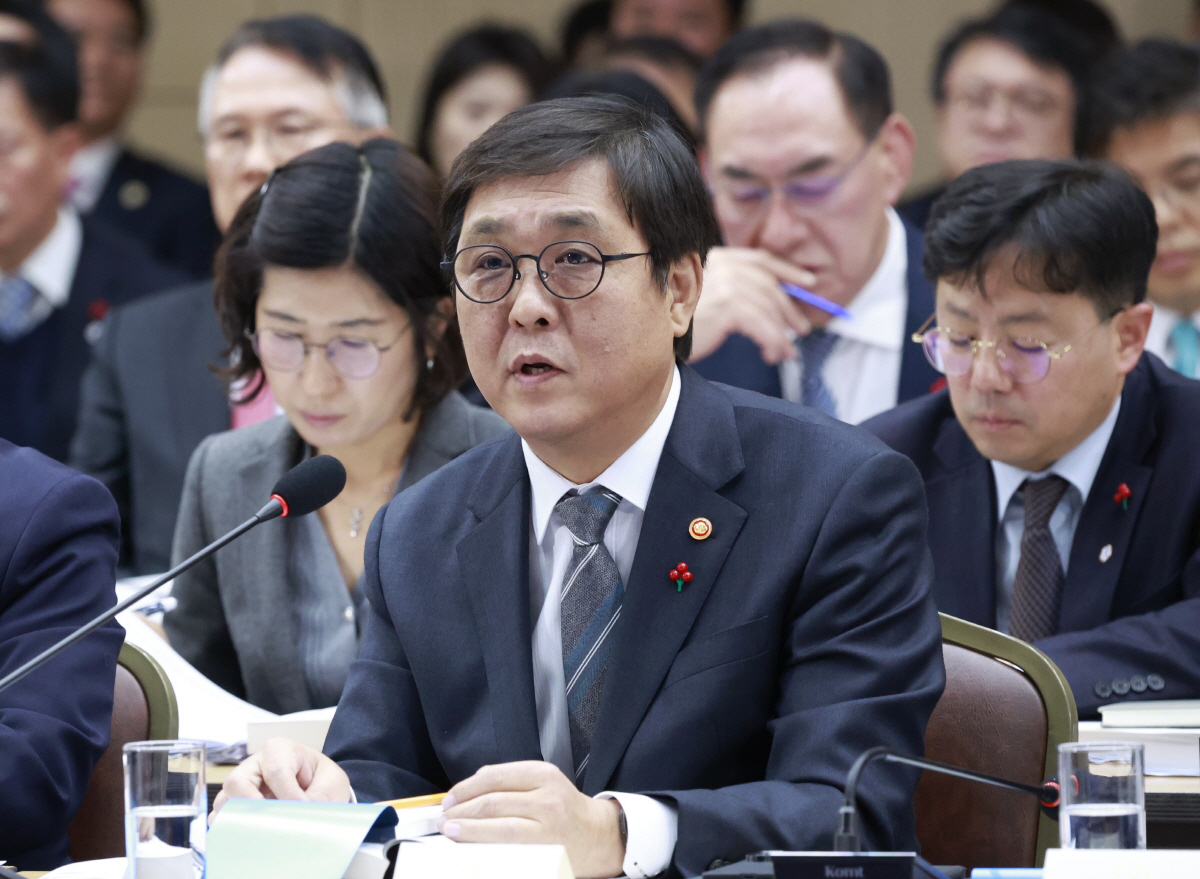 이재명 대통령 생중계 업무보고"체육계 투명·공정하게 비폭력적으로"→최휘영…