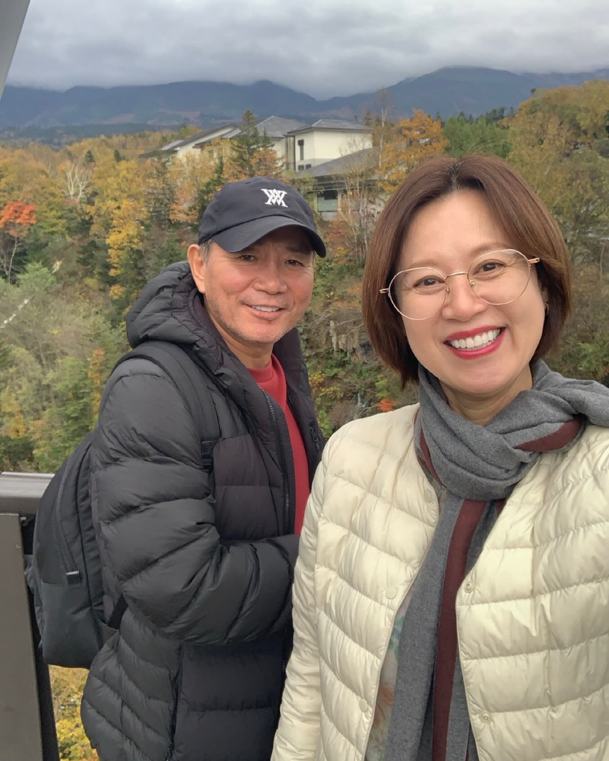 '유방암 투병' 박미선, 여행 중 '훈남 183cm' 子 촬영에 바쁜 엄…