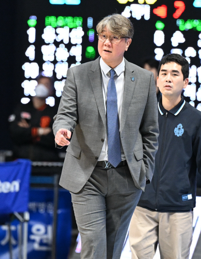 [현장인터뷰]소노 손창환 "(부상) 이재도, 내년 초 재검사 예정" vs KT 문경은 "김선형 CT 예정, 아직 복귀 기대 NO"