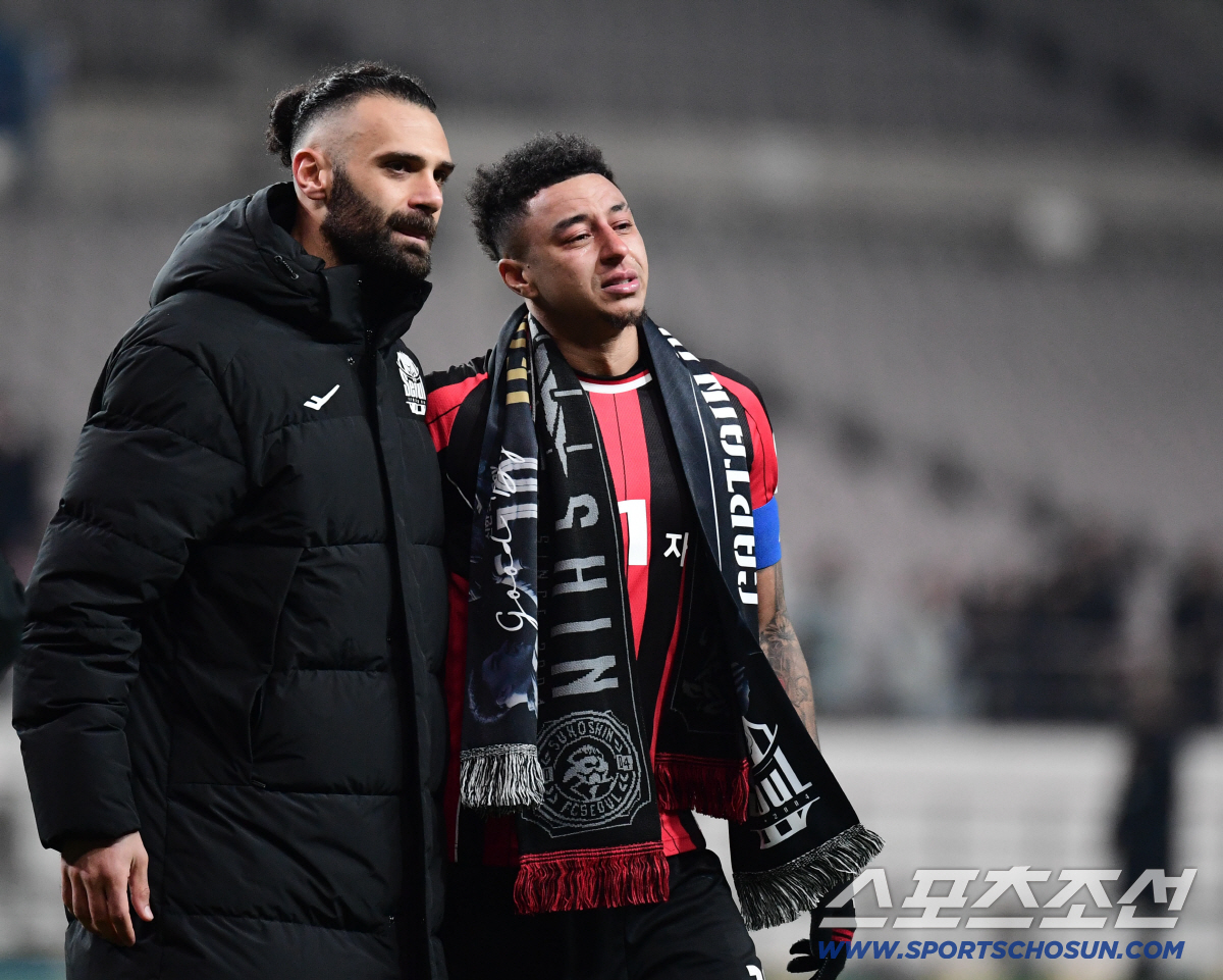 'EPL 아닌가?' FC서울서 부활→눈물 흘리며 떠난 린가드, 中→말레이…